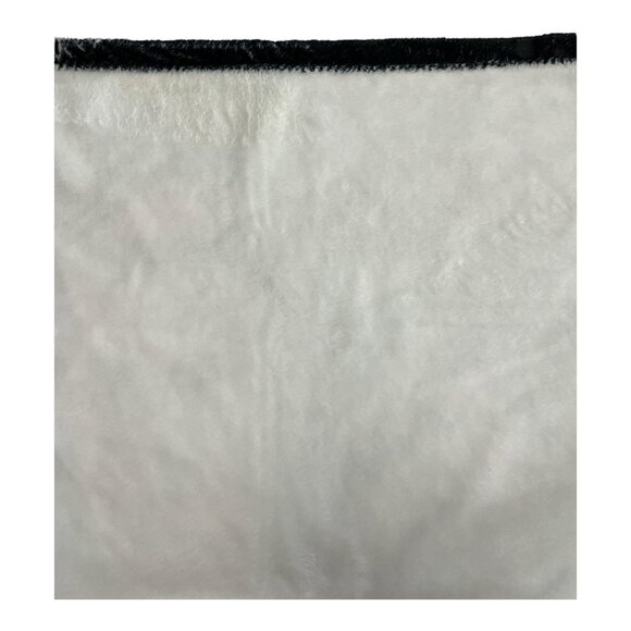 Stranger Things Season 4 Fleece Blanket – 2023 Netflix – Soft Throw with Charact - Picture 4 of 4